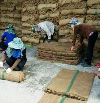 men-loading-jute-bags-at-facory